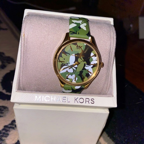 Michael Kors Butterfly Camo Leather 